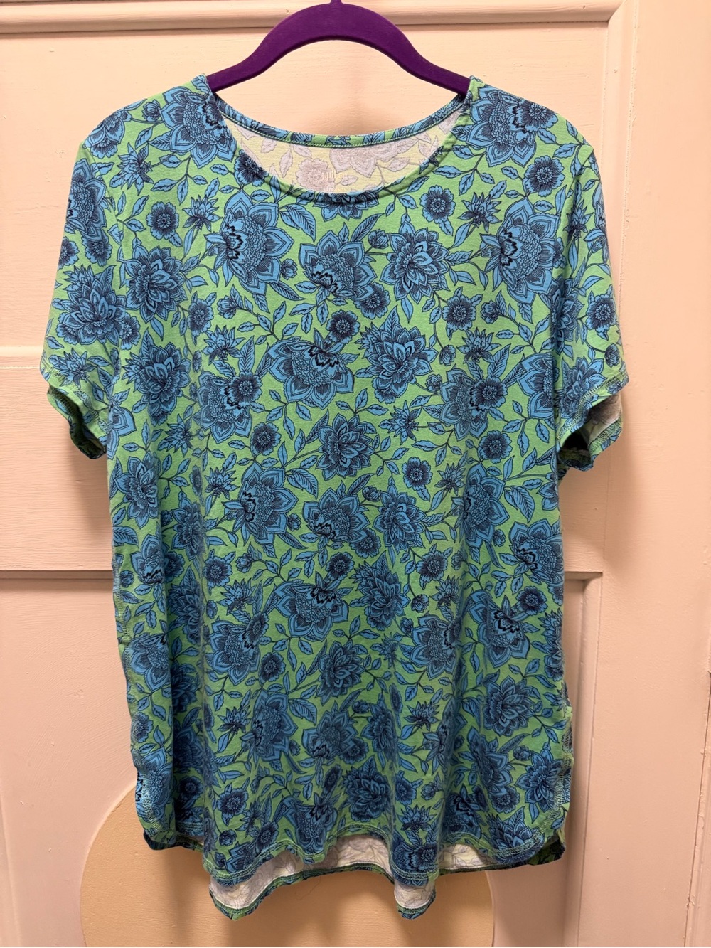 J. Jill Fit Floral Short-Sleeve Crewneck Shirttail Tee - Blue on Green